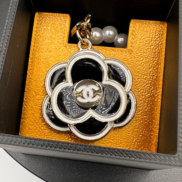 Chanel Stamped Camellia flower on unbranded chain. - Picture 8 of 8